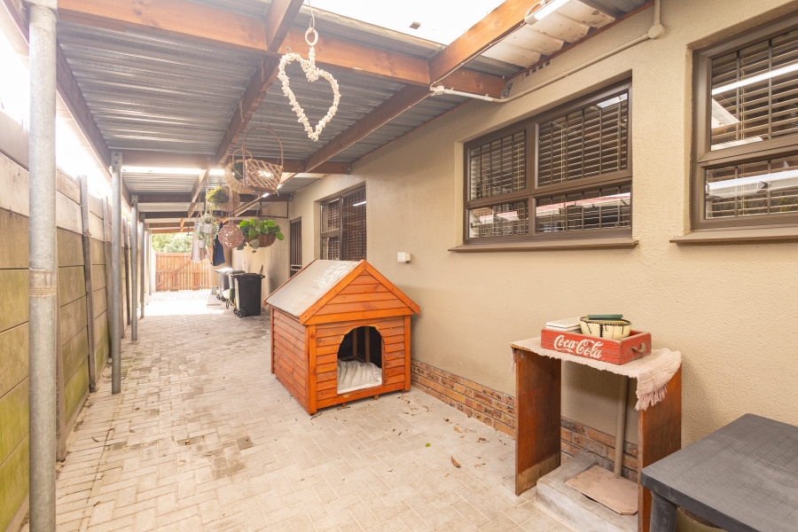 5 Bedroom Property for Sale in Ferndale Western Cape